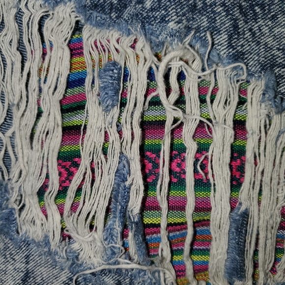 [18] Forever 21 ~ Womens Distressed Casual ~ Jean Shorts - Picture 3 of 6